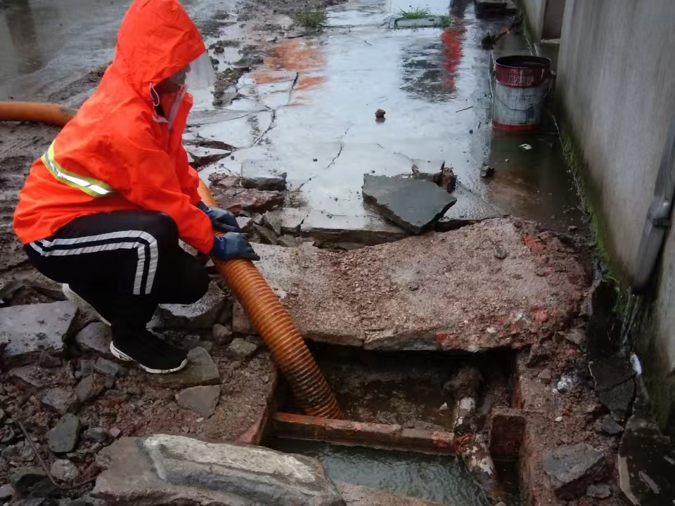 淳安专业清理污水池 炜誉市政以规范流程守护城市 “肠道”