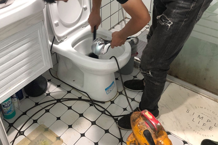 淳安马桶堵塞自己疏通还是找师傅?专业上门服务让你省时更省心
